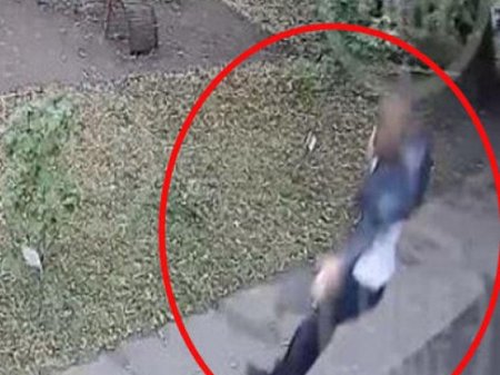 Məktəbli dördüncü mərtəbədən yıxıldı - VİDEO