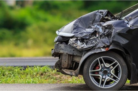 Ağsuda avtomobilin elektrik dirəyinə çırpılması yeddi kəndi işıqsız qoyub