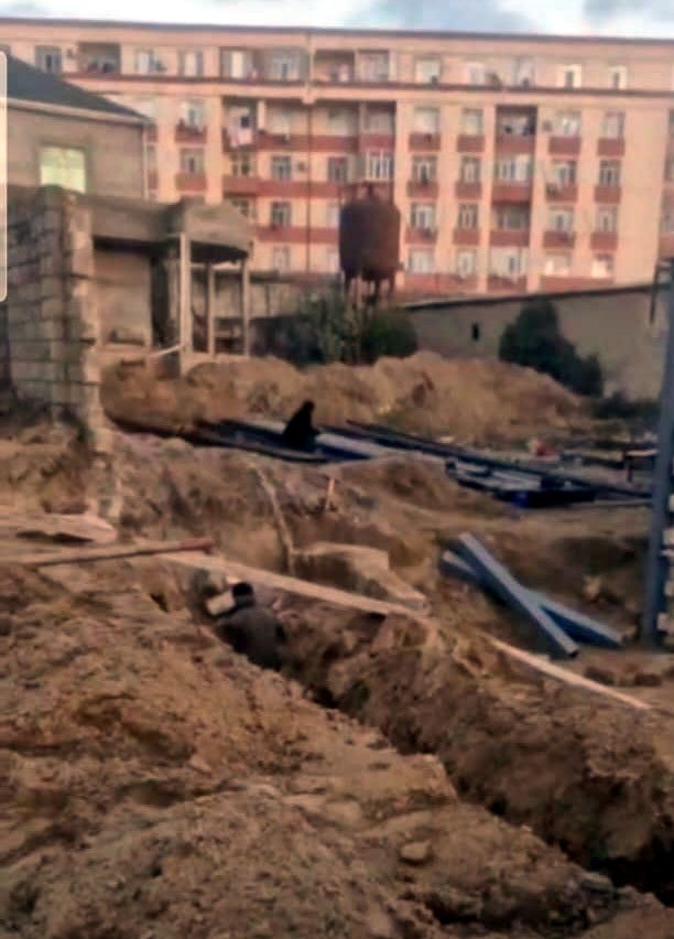 Binəqədi rayonunda yüksək gərginlik xətlərin altında qanunsuz tikinti kimlərə məhsusdur (VİDEO, FOTO)